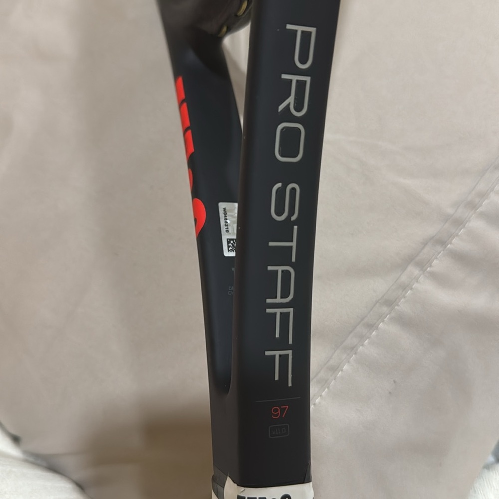 Wilson Pro Staff Tennis Racket - Picture 6 of 10